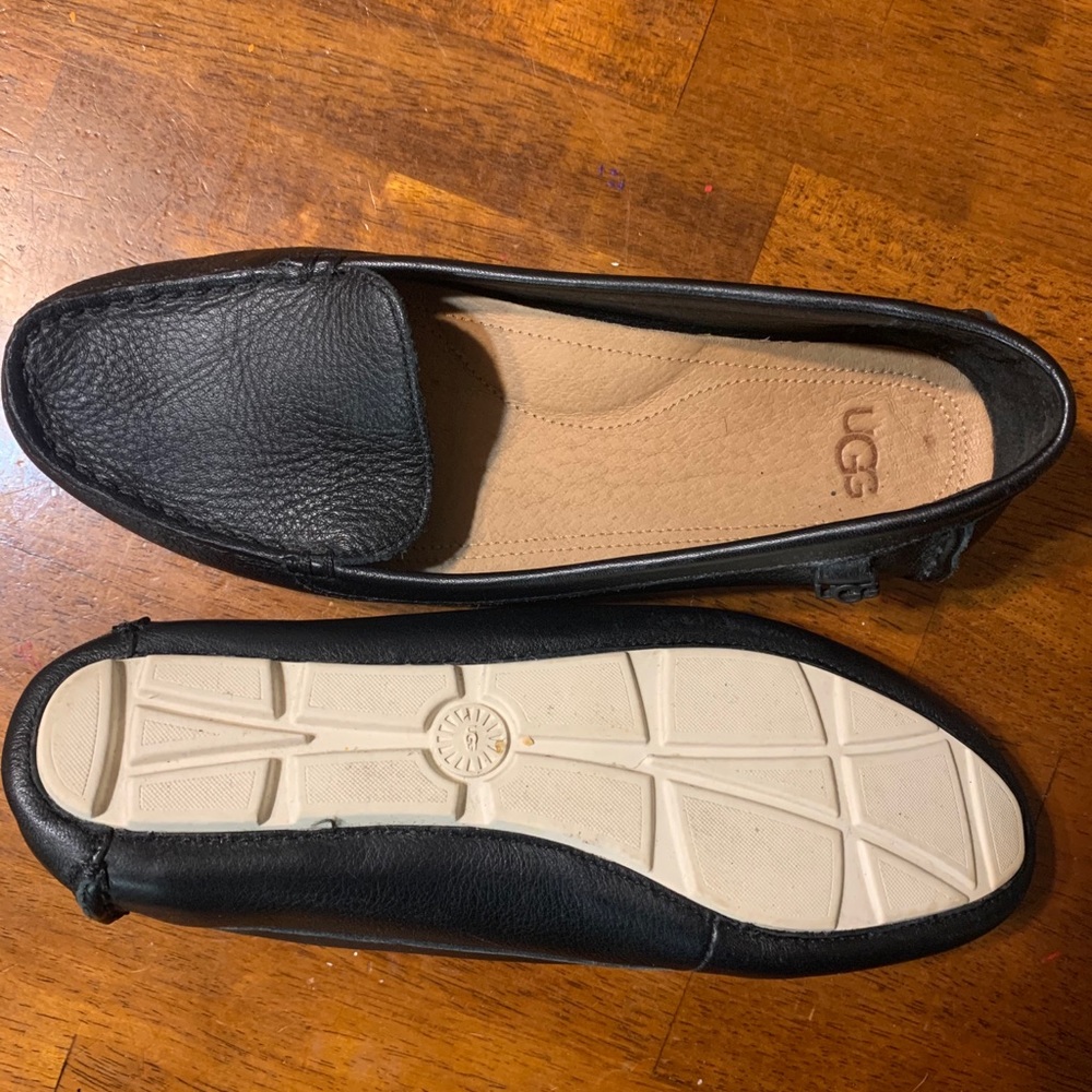 Women’s 7.5 Ugg loafers